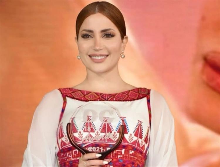 نسرين طافش تتألق بثوب فلسطيني