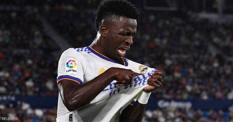 فينيسيوس جونيور لاعب نادي ريال مدريد