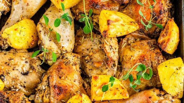 صينية بطاطس بالفراخ بدون طماطم