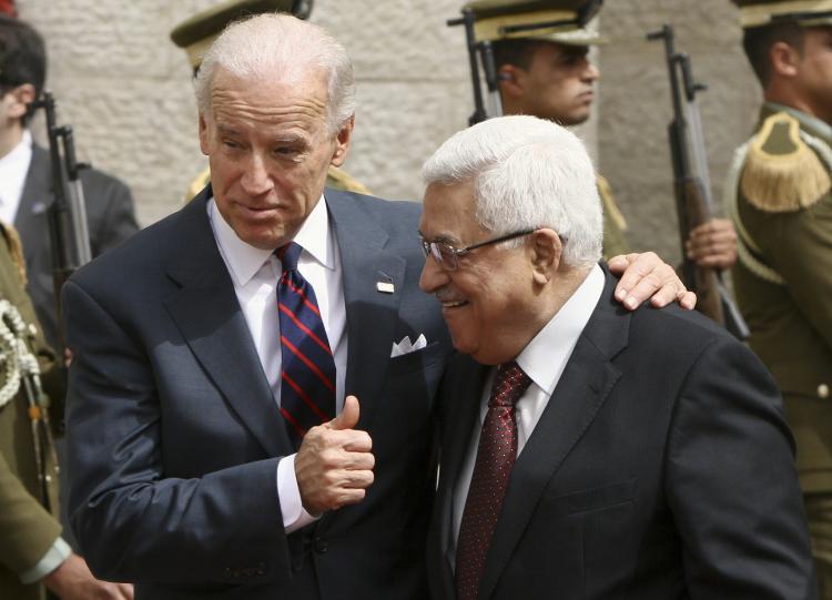 الرئيس الفلسطيني محمود عباس ونظيره الأمريكي جو بايدن