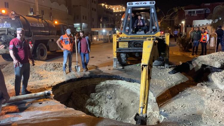 انفجار شبكة الصرف الصحي بشارع الرشيد