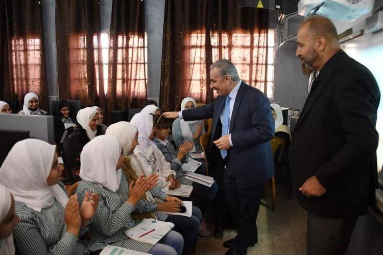 خلال الزيارة