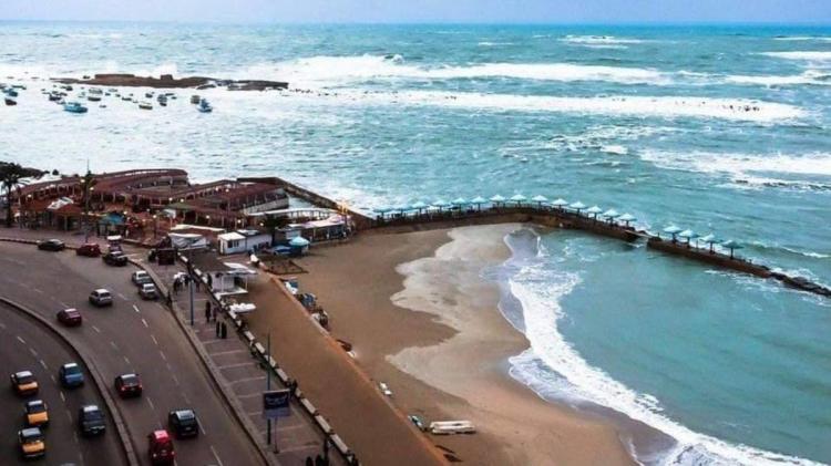 شاطئ البحر في مدينة الاسكندرية