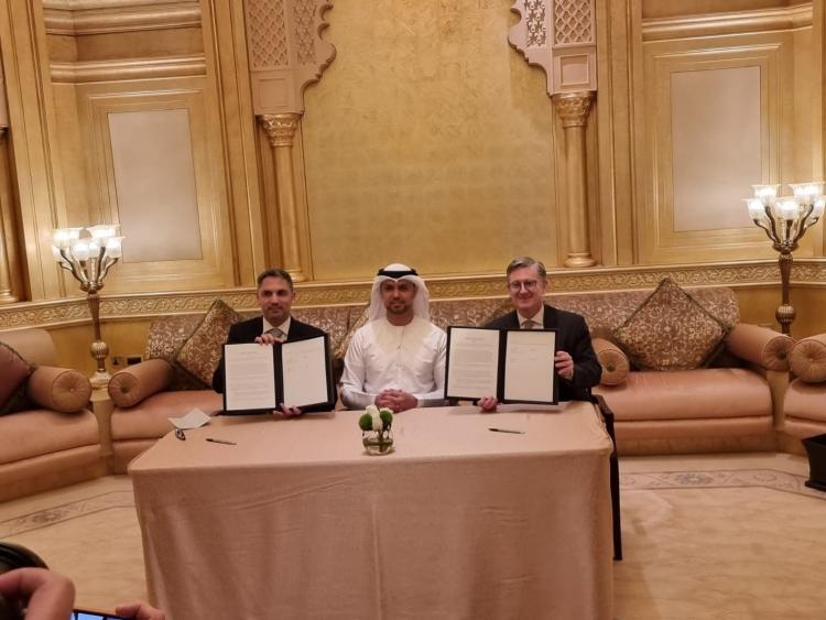 جانب من توقيع المذكرة