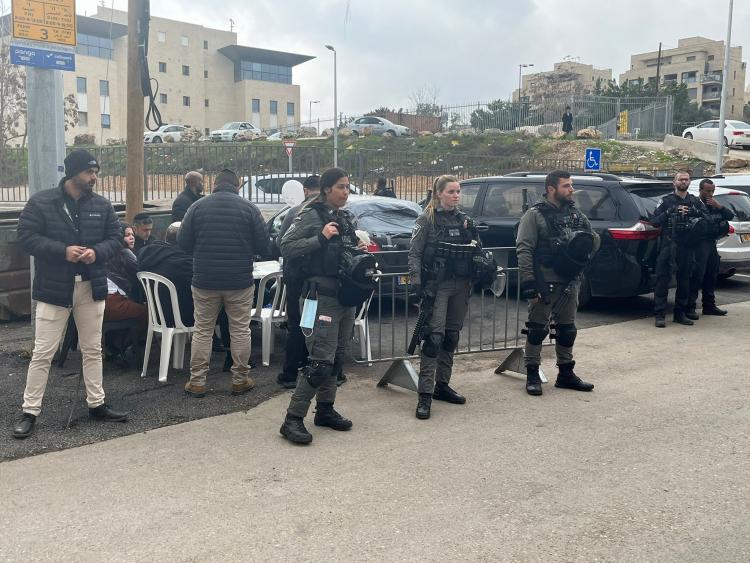 بن غفير يضع مكتبه مقابل منزل عائلة السعو