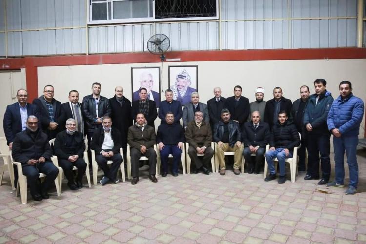 القائد أبو ماهر حلس برفقة قائمة الشهيد ياسر عرفات