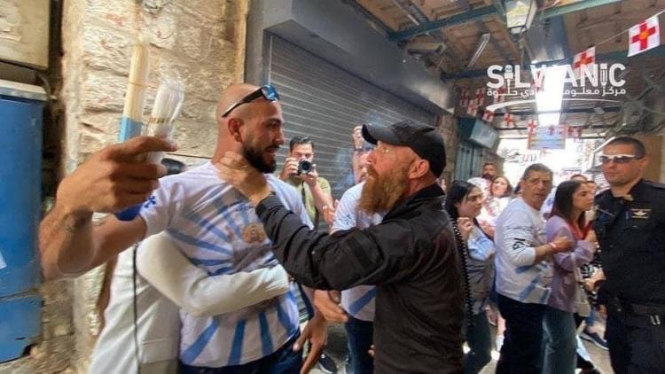 خلال منع الاحتلال للمواطنين من الوصول لكنيسة القيامة