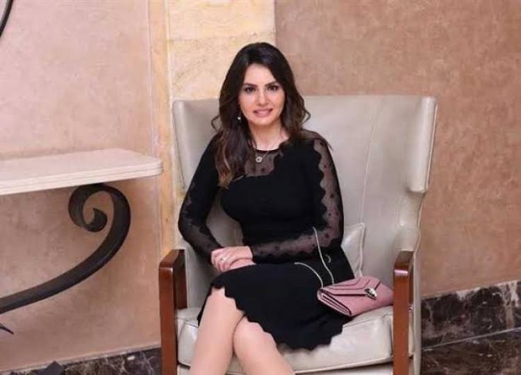 الفنانة دينا فؤاد