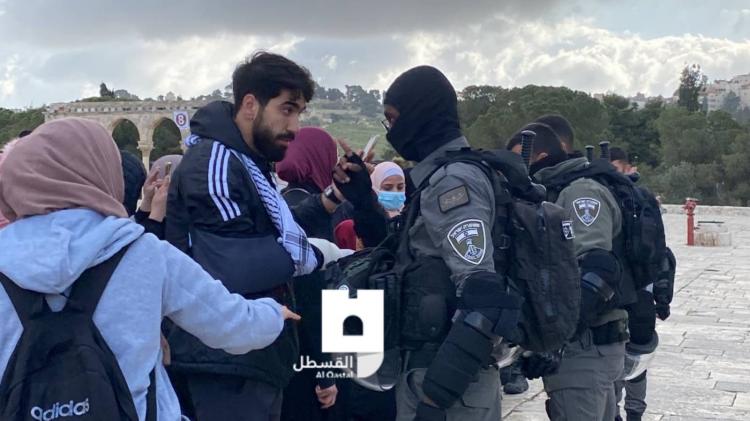 خلال ابتحام قوات الاحتلال للاقصى