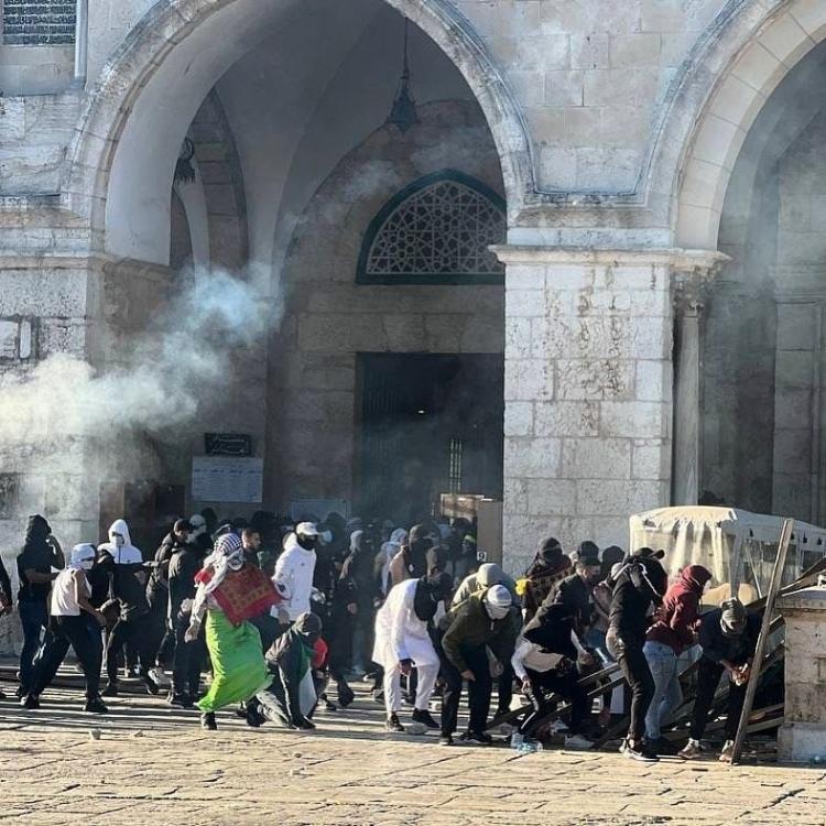 خلال اقتحام قوات الاحتلال للمسجد الأقصى