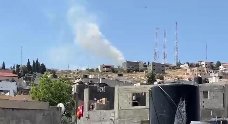 الدخان يتصاعد من منزال الطوباسي في جنين