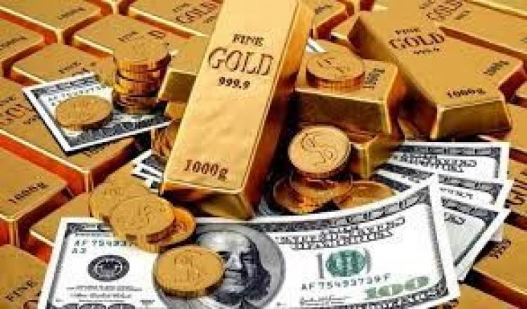 مع توقعات تسريع رفع الفائدة الأميركية.. الدولار يواصل صعوده على حساب الذهب