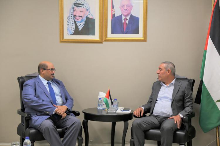 خلال الاجتماع