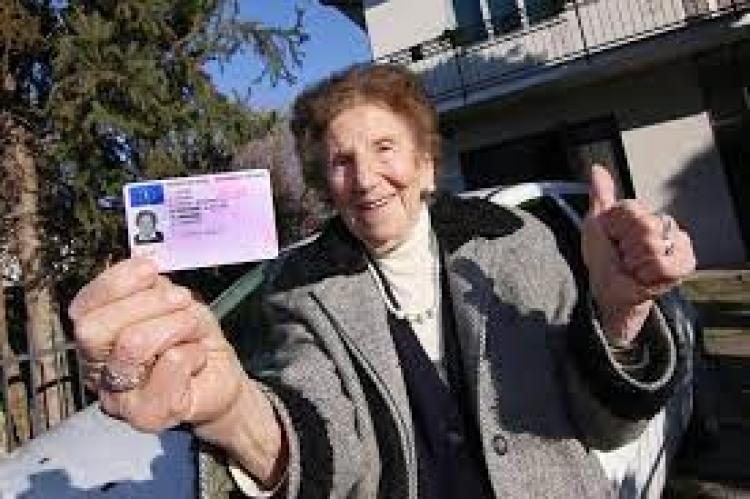 معمرة إيطالية تحصل على رخصة قيادة بعد وصولها 100 عام