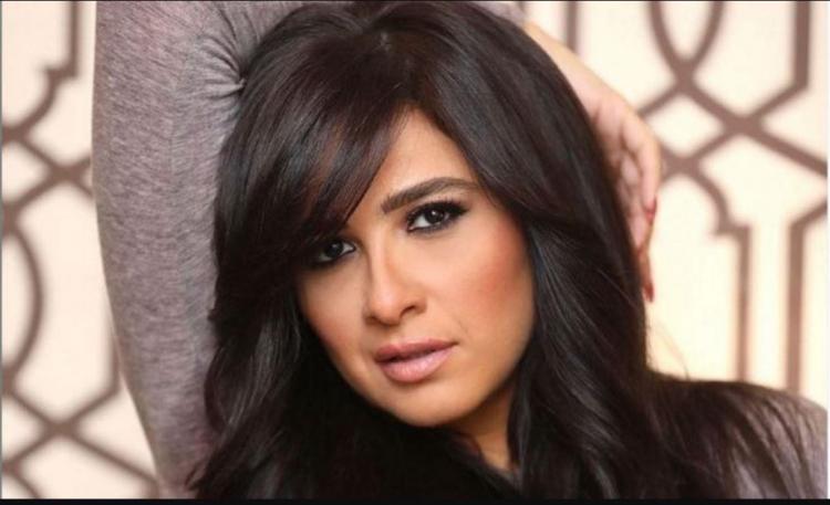 الفنانة ياسمين عبد العزيز