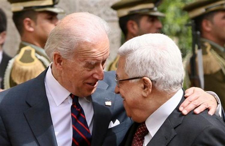الرئيس الفلسطيني محمود عباس ونظيره الأمريكي جو بايدن