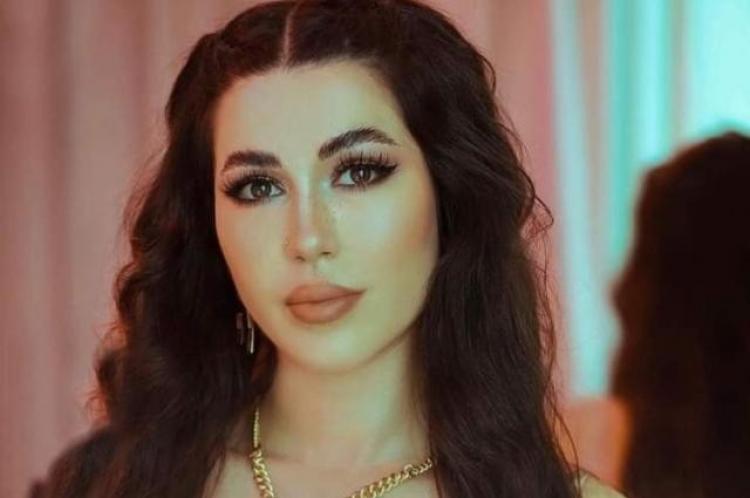 صاحبة أغنية مسيطرة بعد شهر من الزواج