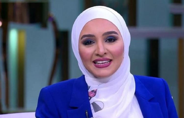 الفنانة هلا رشدي
