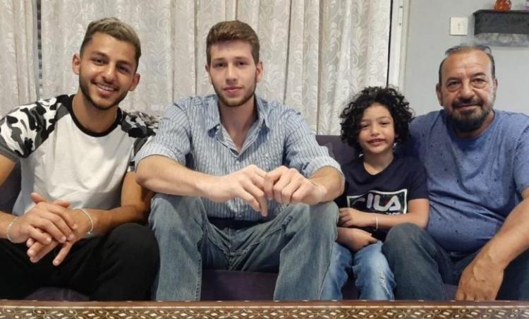 الذيب يتبرأ من ابنه عمر والآخر يرد