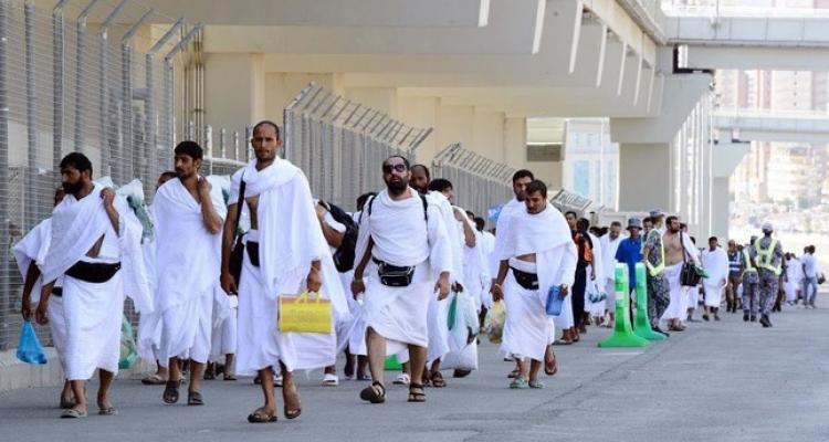 توافد الحجاج على مشعر منى لقضاء يوم التروية