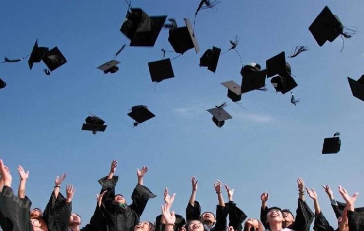 فرحة الطلاب بنتيجة الثانوية العامة