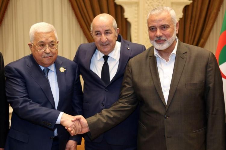 الرئيس الجزائري يتوسط الرئيس عباس وهنية