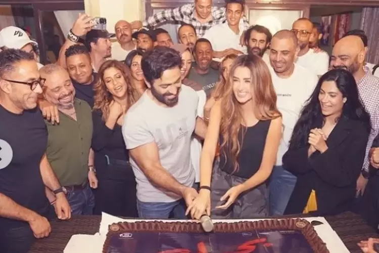 أسرة عمل فيلم بحبك