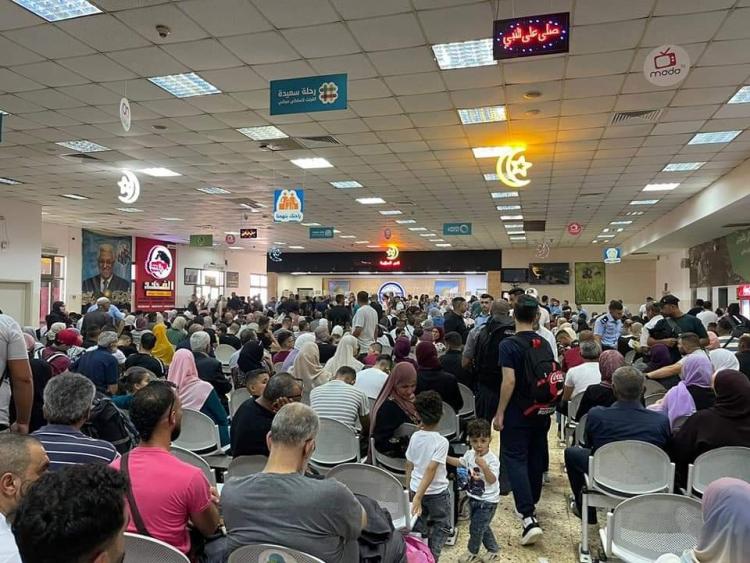 معبر الكرامة في ثاني أيام عيد الأضحى المبارك