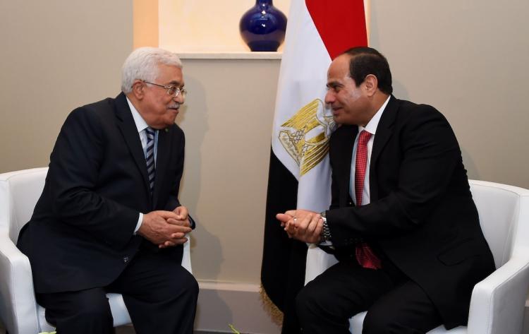 الرئيس محمود عباس ورئيس ونظيره المصري عبد الفتاح السيسي
