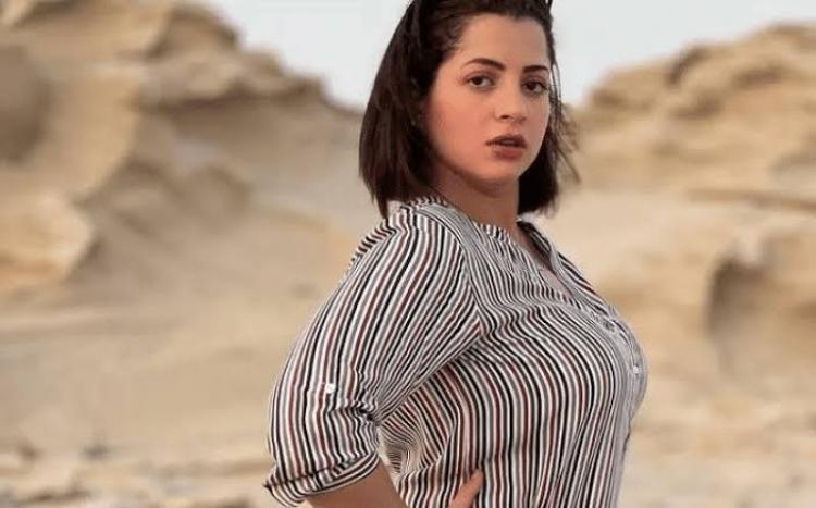 منى فاروق