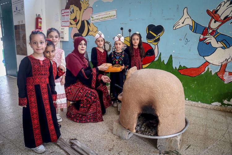 أطفال روضة الطفل السعيد التابعة لجميعة إحياء الثقافة