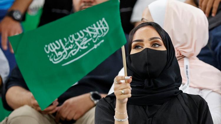مشجعة سعودية في كأس العالم 2022