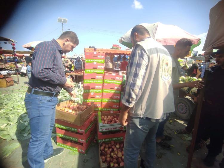 الخوخ الفاسدة
