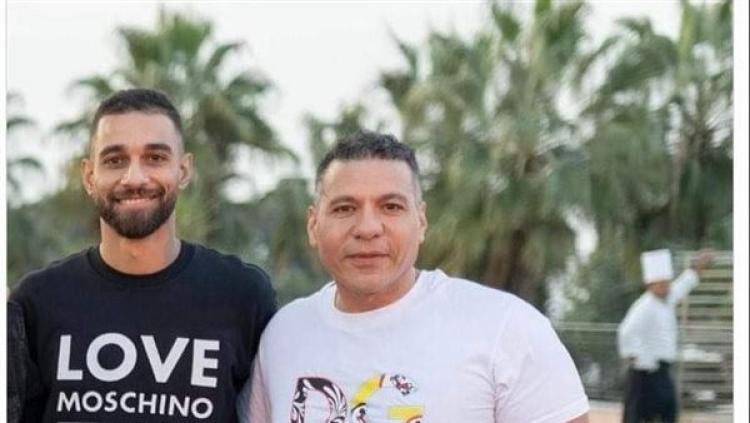 صورة الراحل مع نجم الاهلي