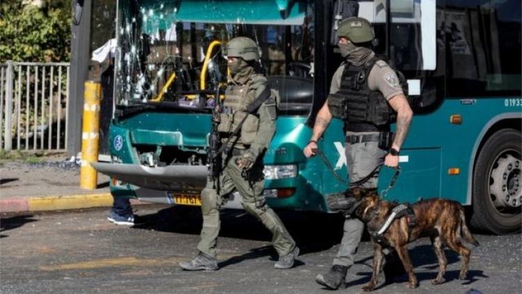 تضرر حافلة في القدس جراء انفجار عبوة ناسفة