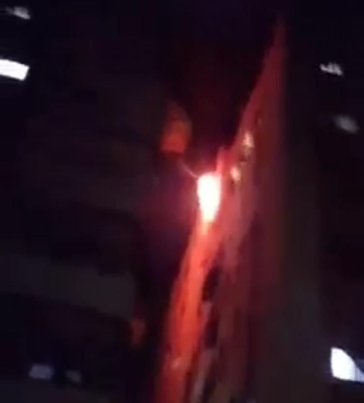 حريق بشقة سكنية في برج الصالحي بالنصيرات وسط غزة