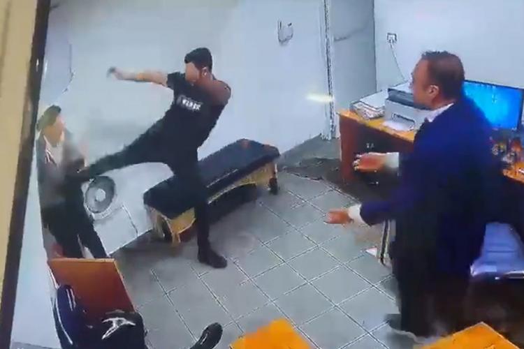 اعتداء عناصر حزب الله على العاملين في أحد الفنادق