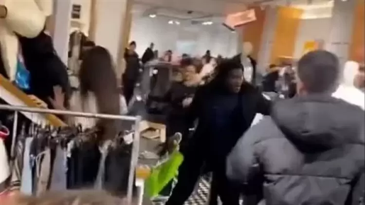 خناقة شوارع بين سيدتين