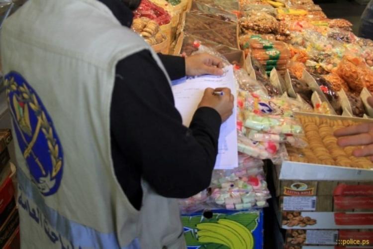 ضبط مواد غذائية فاسدة