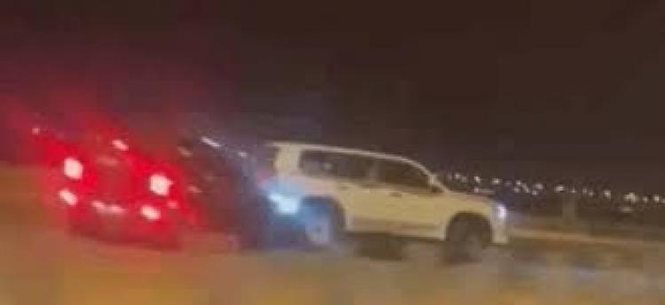 مقطع فيديو يحبس الأنفاس لسيارتين تتسابقان في أحد الشوارع الكويتية