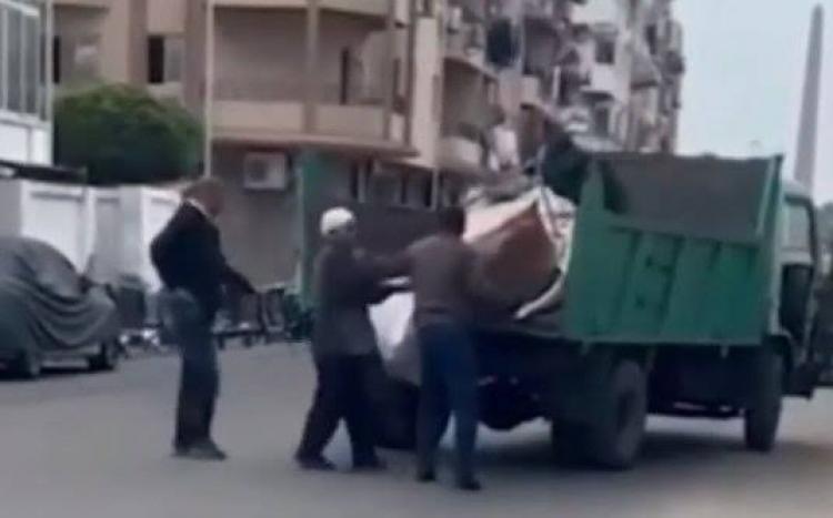 إهانة عامل النظافة