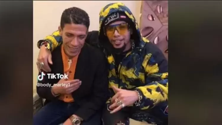 عامل الكشري وصاحب أطول شعر في مصر