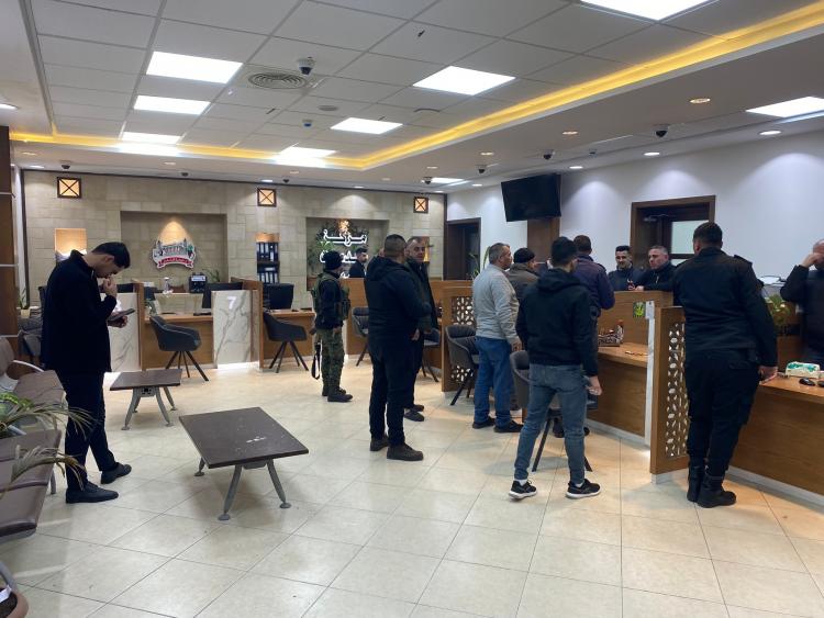 مبنى بلدية الخليل الذي تعرض لاطلاق النار