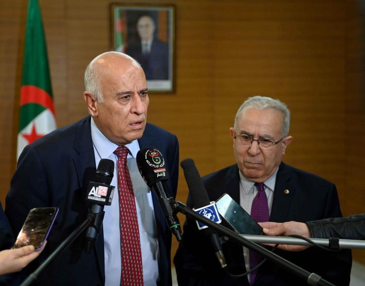 الفريق جبريل الرجوب مع وزير الخارجية الجزائري