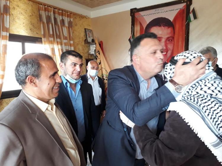 نقيب الصحفيين الأستاذ ناصر أبو بكر ونائبه الدكتور تحسين الأسطل - أرشيفية