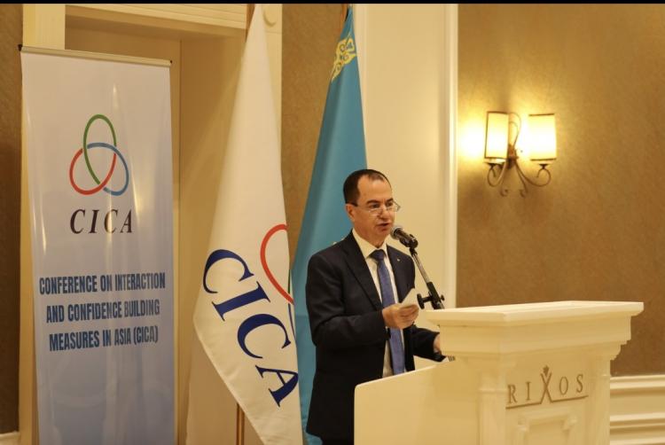 السفير منتصر أبو زيد خلال القاء كلمة خلال حفل الوداع