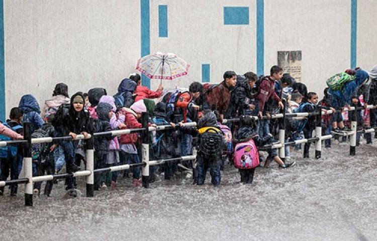 طلاب المدارس في قطاع غزة خلال منخفض جوي