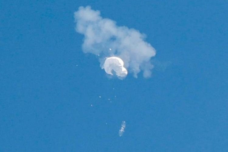 أجسام طائرة تحلق بسماء الشرق الأوسط