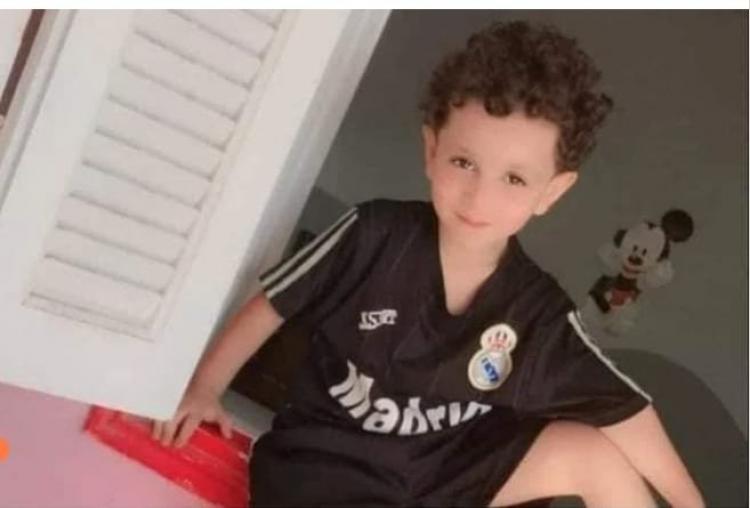 طفل سقط ببئر للصرف الصحي في مصر