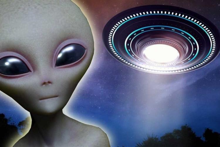كائنات فضائية تراقب الأرض